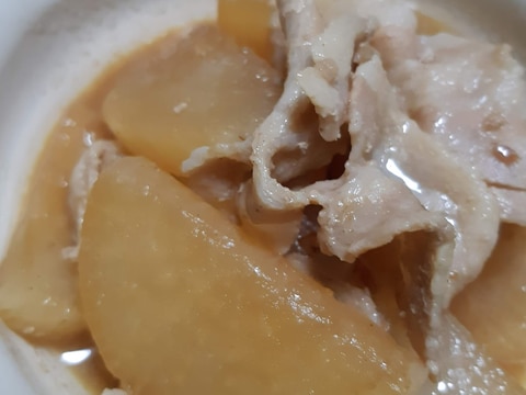 こってり味が美味しい♪大根と豚肉の煮物